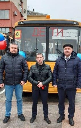 Школа в Замишево получила новый автобус
