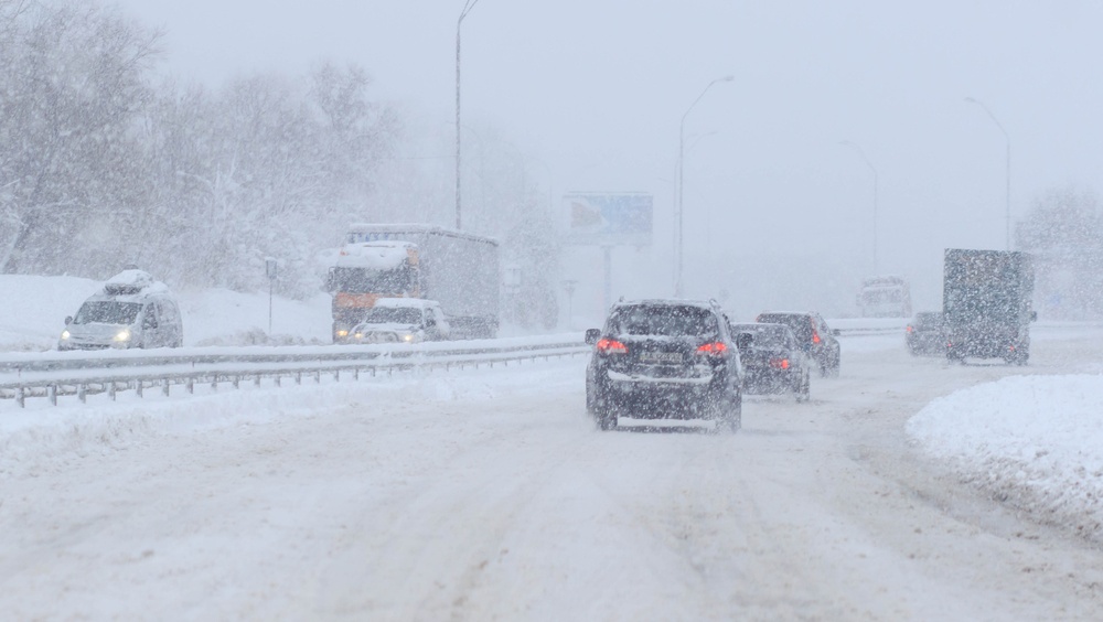 Мокрый снег, ледяной дождь и гололед – водителей предупредили о сложной ситуации на дорогах в Брянской области