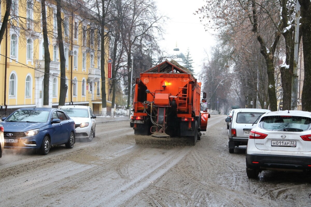 Улицы Брянска из-за перепадов температуры превратились в каток