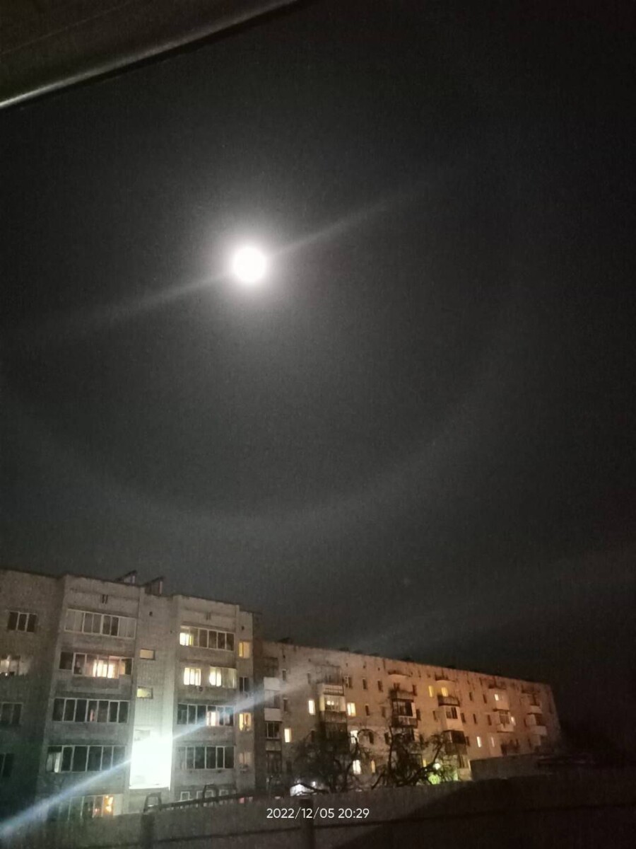 Лунное гало фотографировали в небе над Брянском