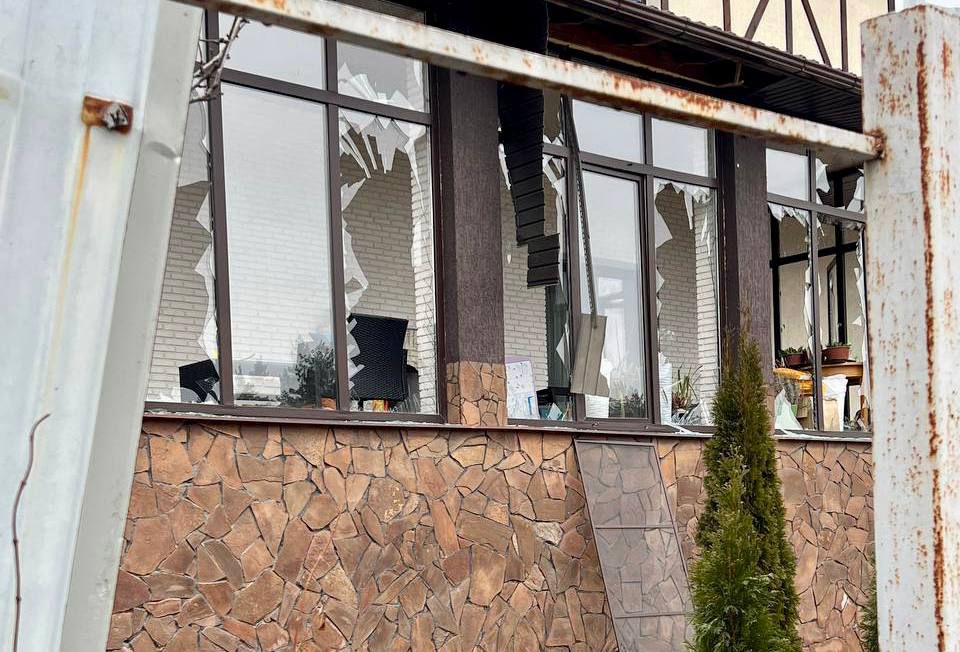 Двое мужчин из обстрелянного села в Белгородской области доставлены в больницу