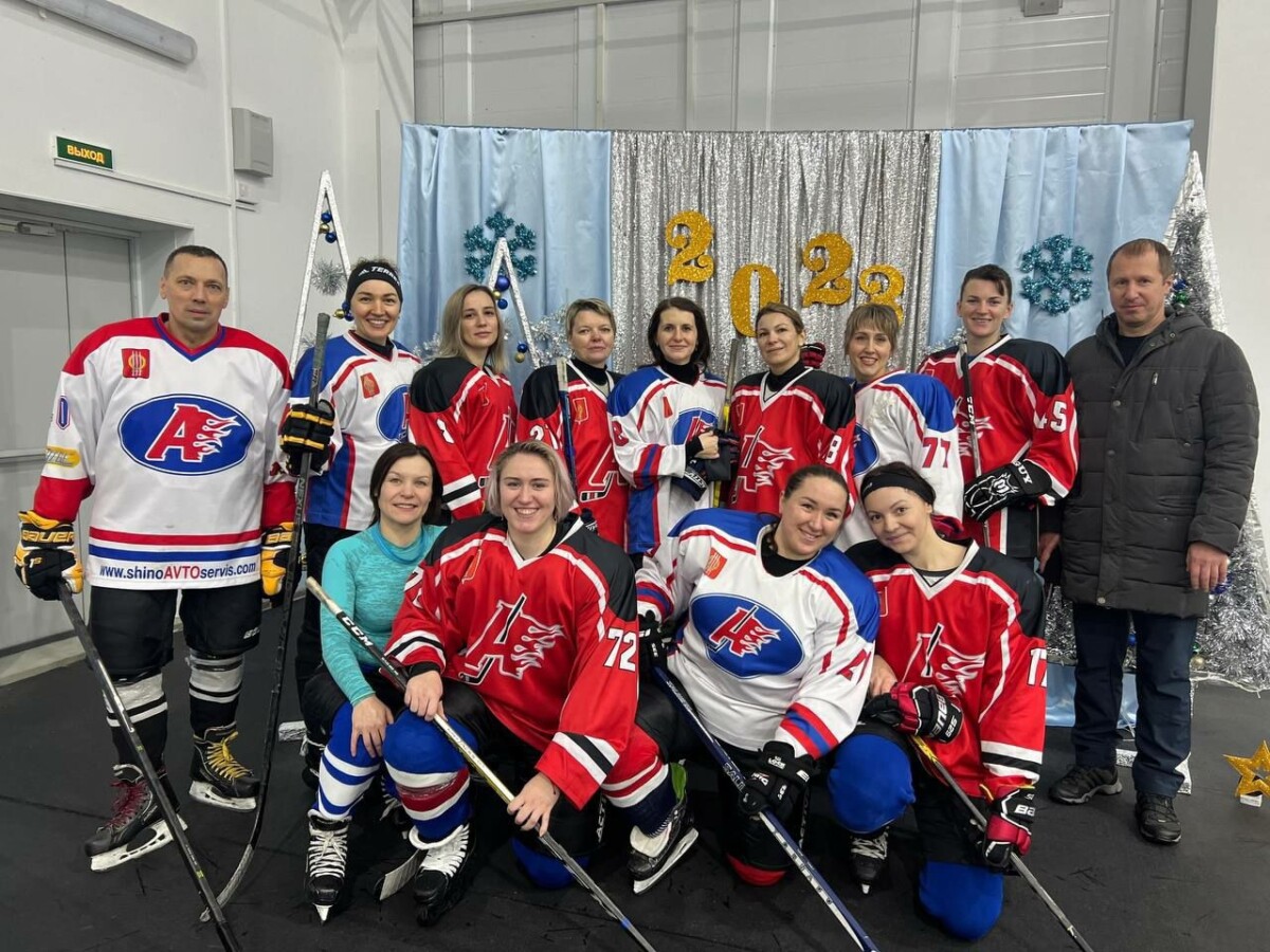 Мамы в хоккее: в Климово создали первую в Брянской области женскую команду