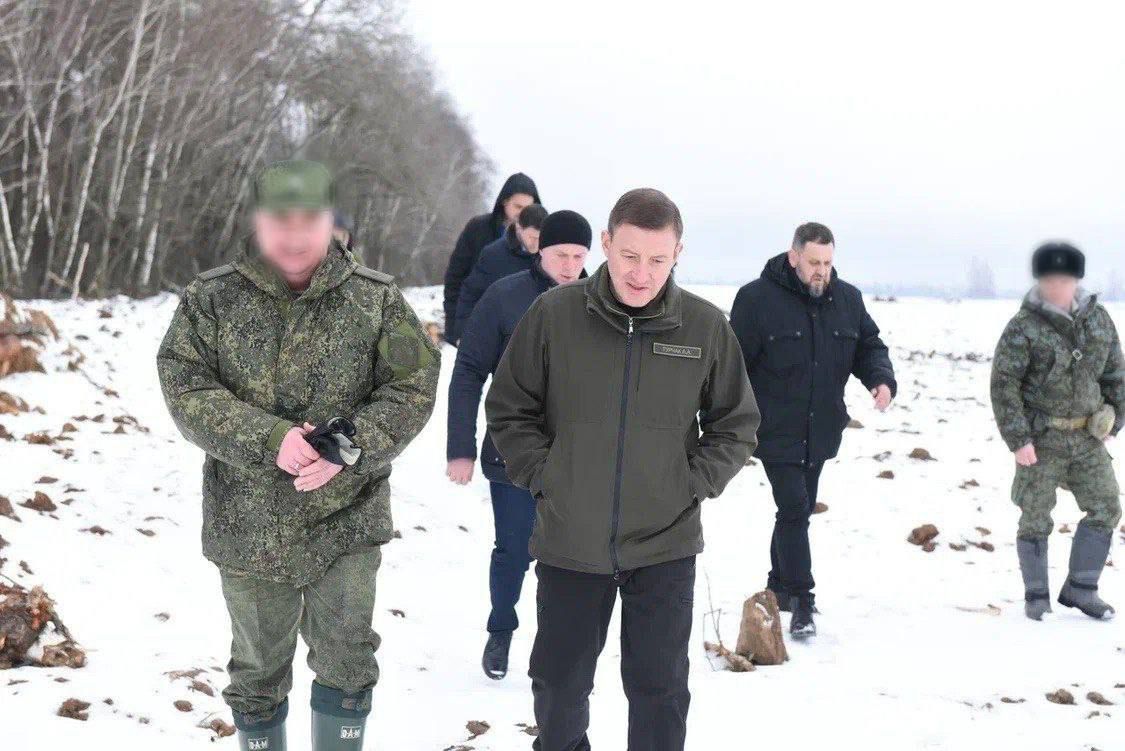 «Мышь не проскочит» – Андрей Турчак в полевых условиях оценил позиции на границе в Брянской области