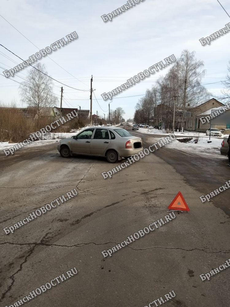 Отечественная легковушка встала на пути иномарки в Новозыбкове