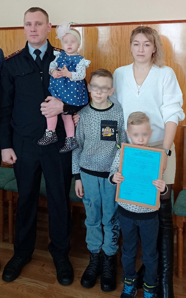 Семье Стрижовых из Новозыбкова вручили сертификат на жилищную субсидию