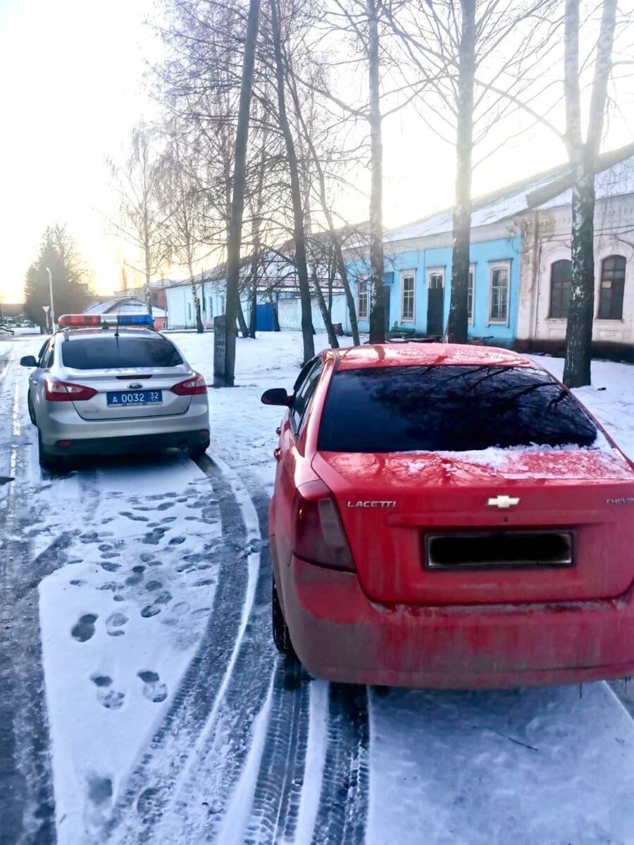 По Новозыбкову на «Шевроле Лачетти» ездил водитель без прав и нетрезвом виде