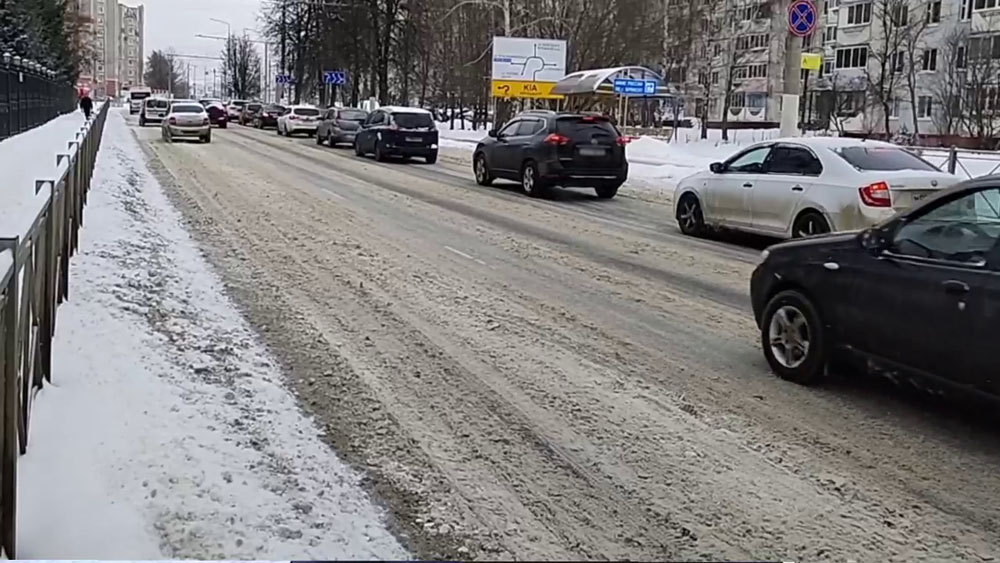 Водителей предупредили о сложной обстановке на дорогах Брянской области