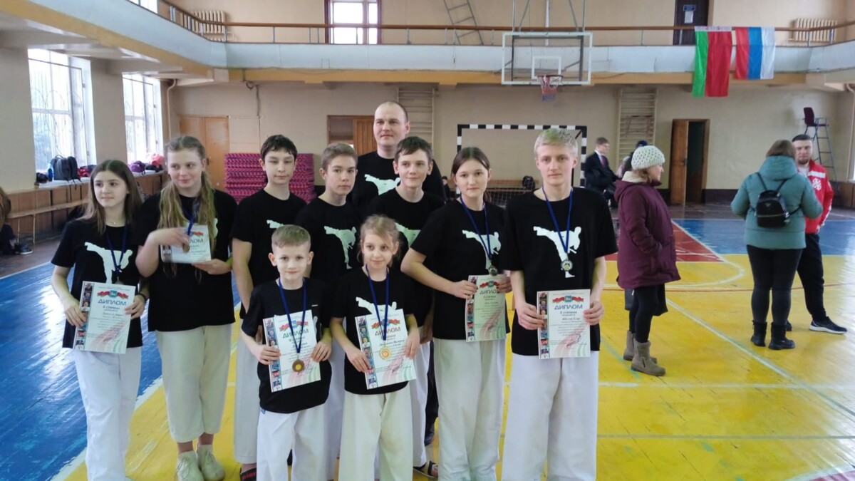 Каратисты из Новозыбкова завоевали шесть медалей на соревнованиях в Белоруссии