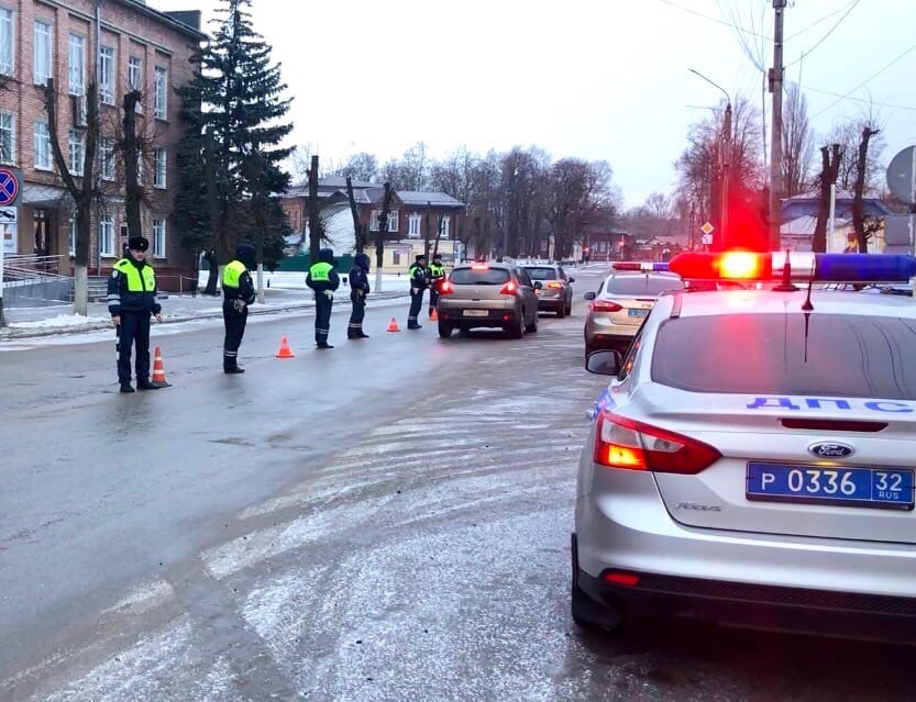 Госавтоинспекторы Новозыбкова сняли ролик о сплошной проверке авто в дни праздников