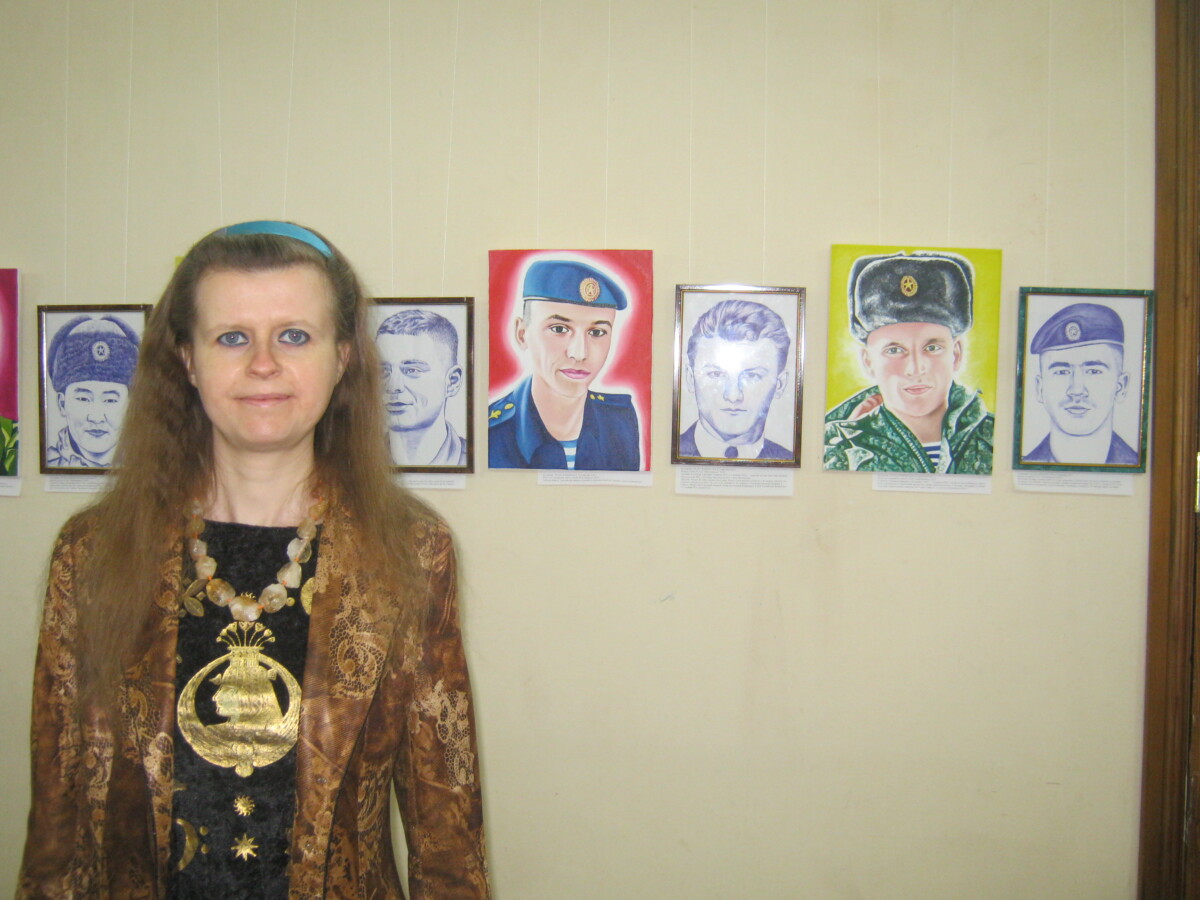 Художница Елена Сухорукова написала портреты героев СВО из Брянской области