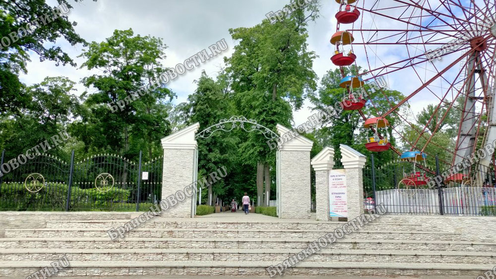 Аттракционы в парке Новозыбкова готовы к открытию сезона, туалет тоже обещают открыть