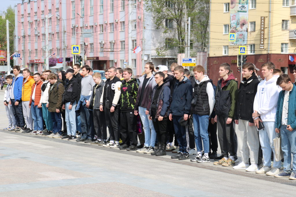 В Брянске торжественно проводили новобранцев на срочную службу в ряды ВС РФ