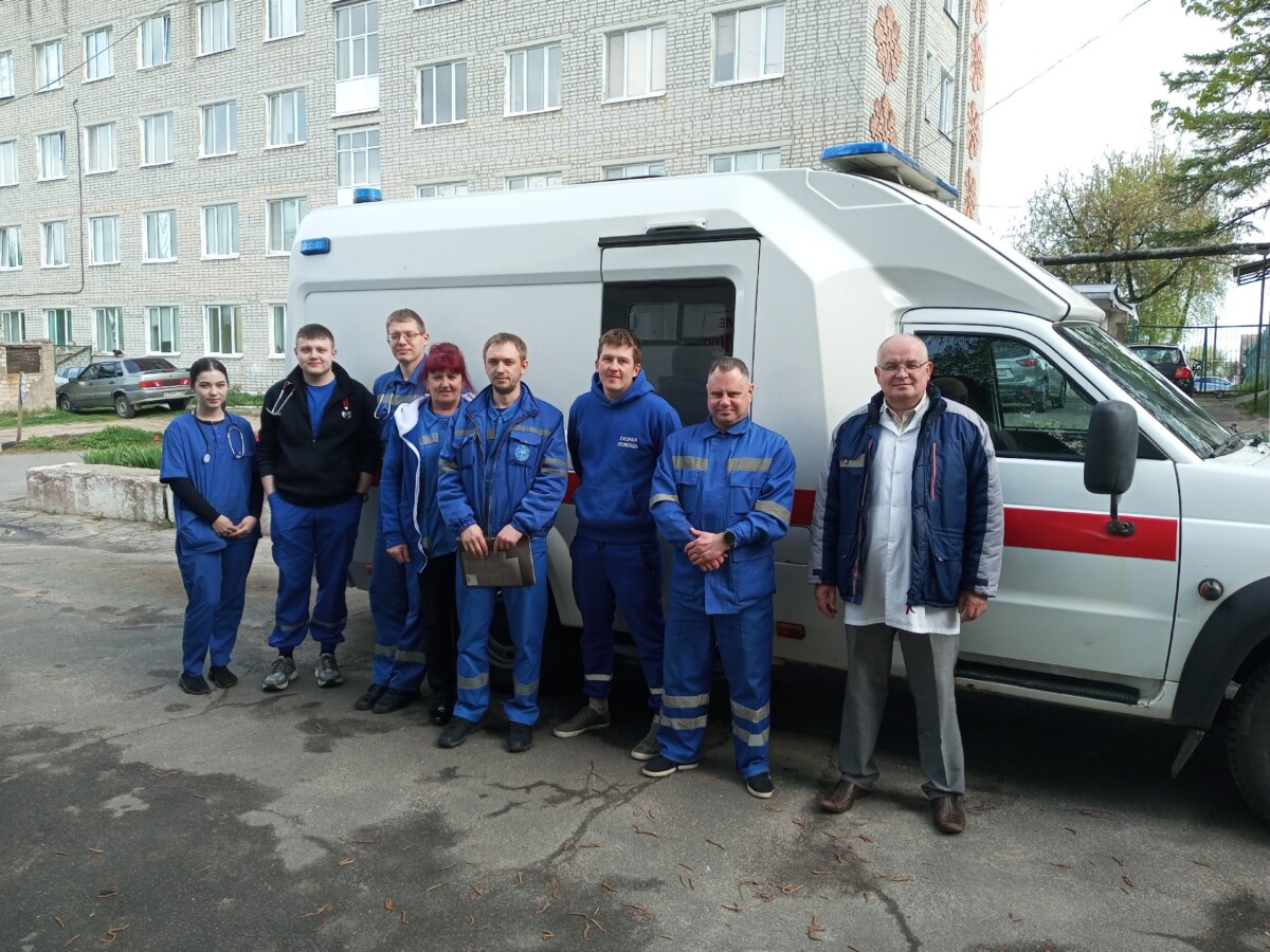 «С праздником!» – в Новозыбкове поздравляют сотрудников скорой медицинской помощи