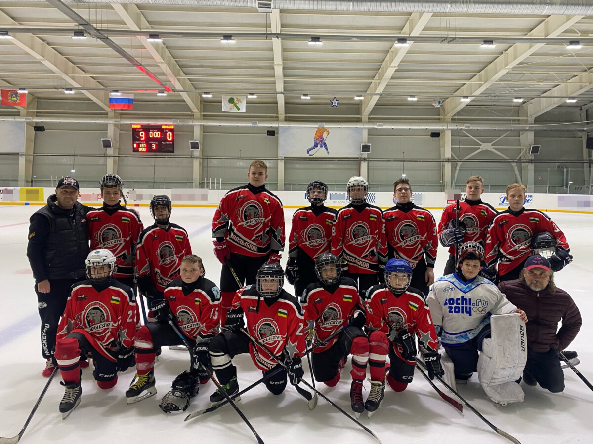 Юные хоккеисты Новозыбкова выступили в матчах за губернаторский кубок