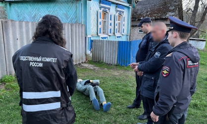 Следком показал кадры следственного эксперимента с обвиняемым в убийстве жителем Новозыбкова