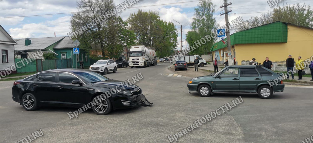 В Климово Брянской области столкнулись три автомобиля