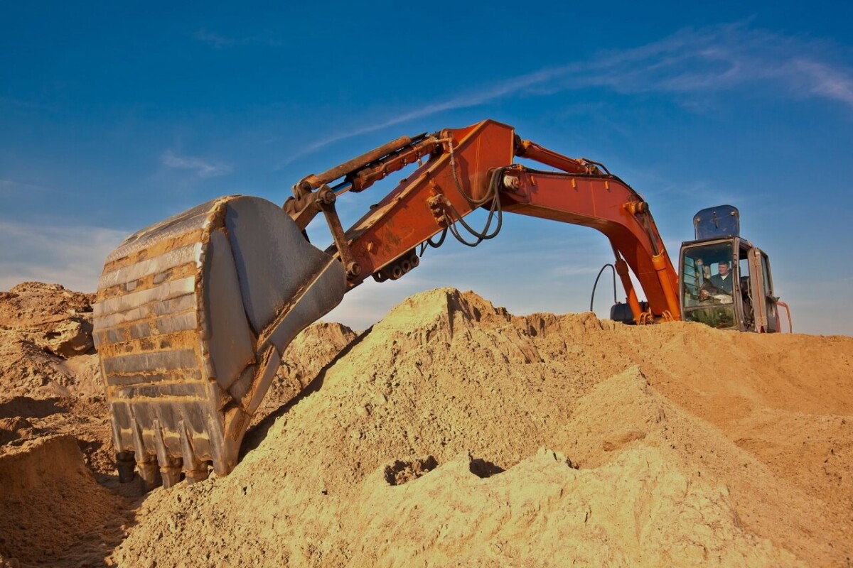 Строительная компания за незаконную добычу песка выплатит в бюджет Дятьковского района более девяти миллионов рублей