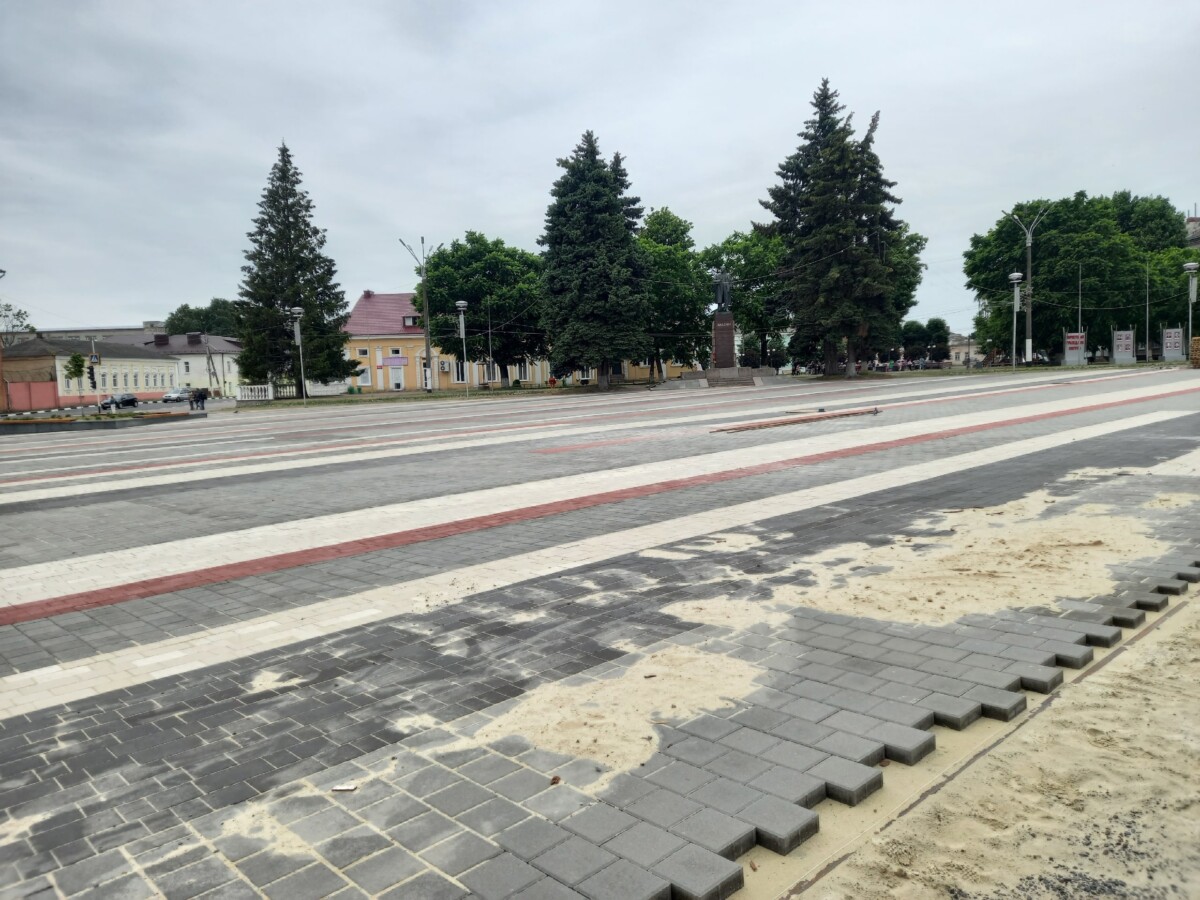 Блогеры и депутаты в Новозыбкове гадают, почему остановлены работы на центральной площади