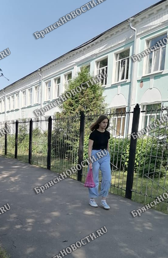 В гимназии Новозыбкова съемочная группа побывала, когда горячая пора выпускных экзаменов близилась к финалу