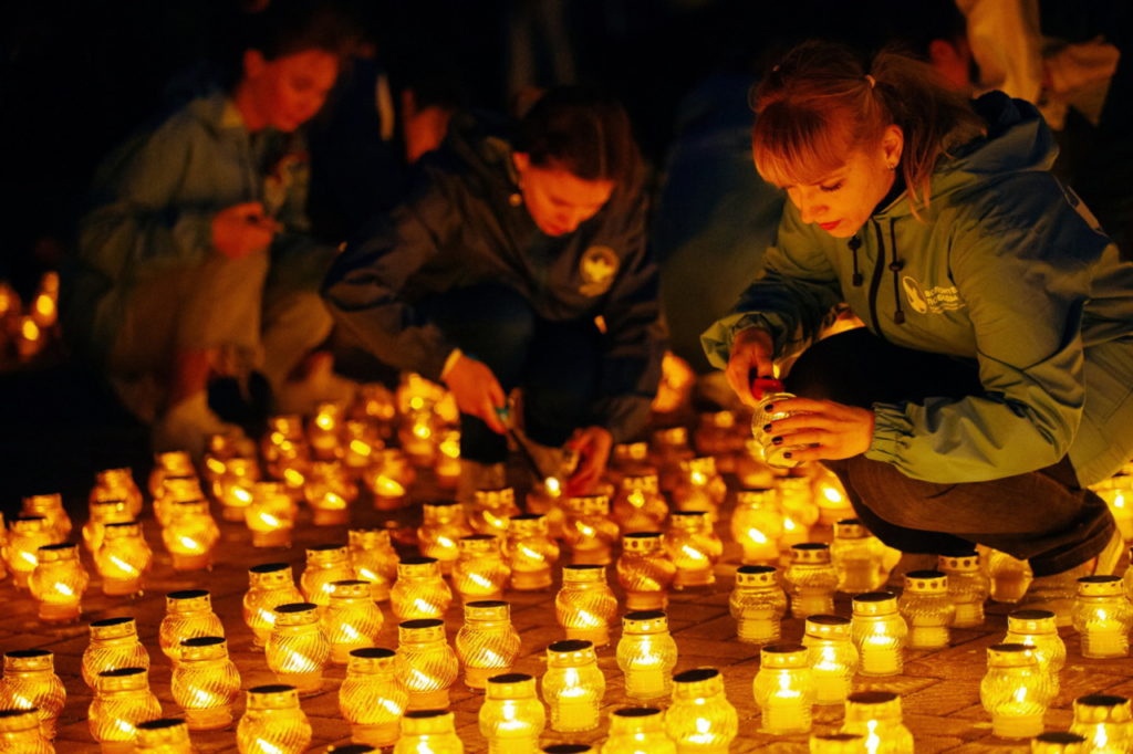 В 23.00 в Брянске в честь павших героев зажгут сотни свечей