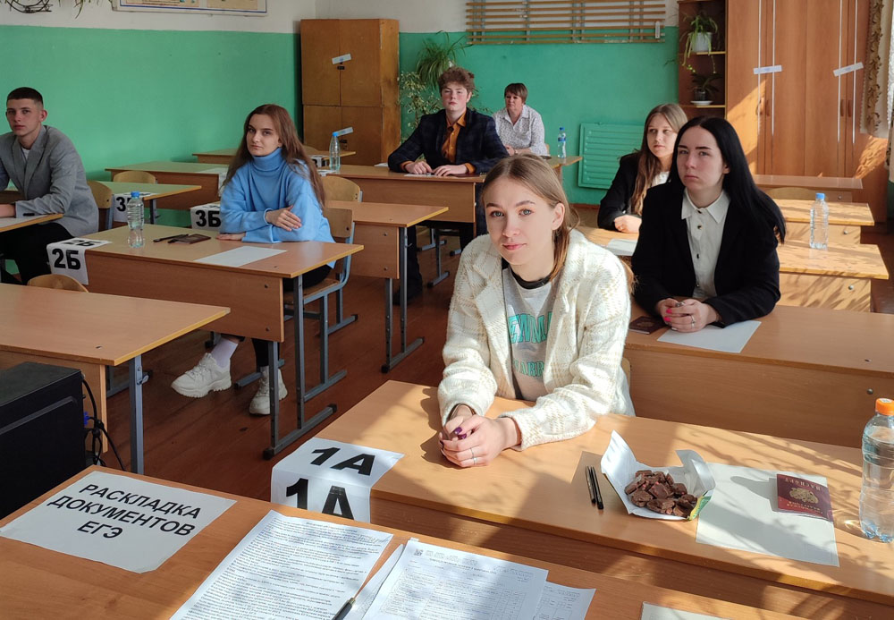 Завтра 11-классники Брянской области сдают самый массовый ЕГЭ по выбору – обществознание
