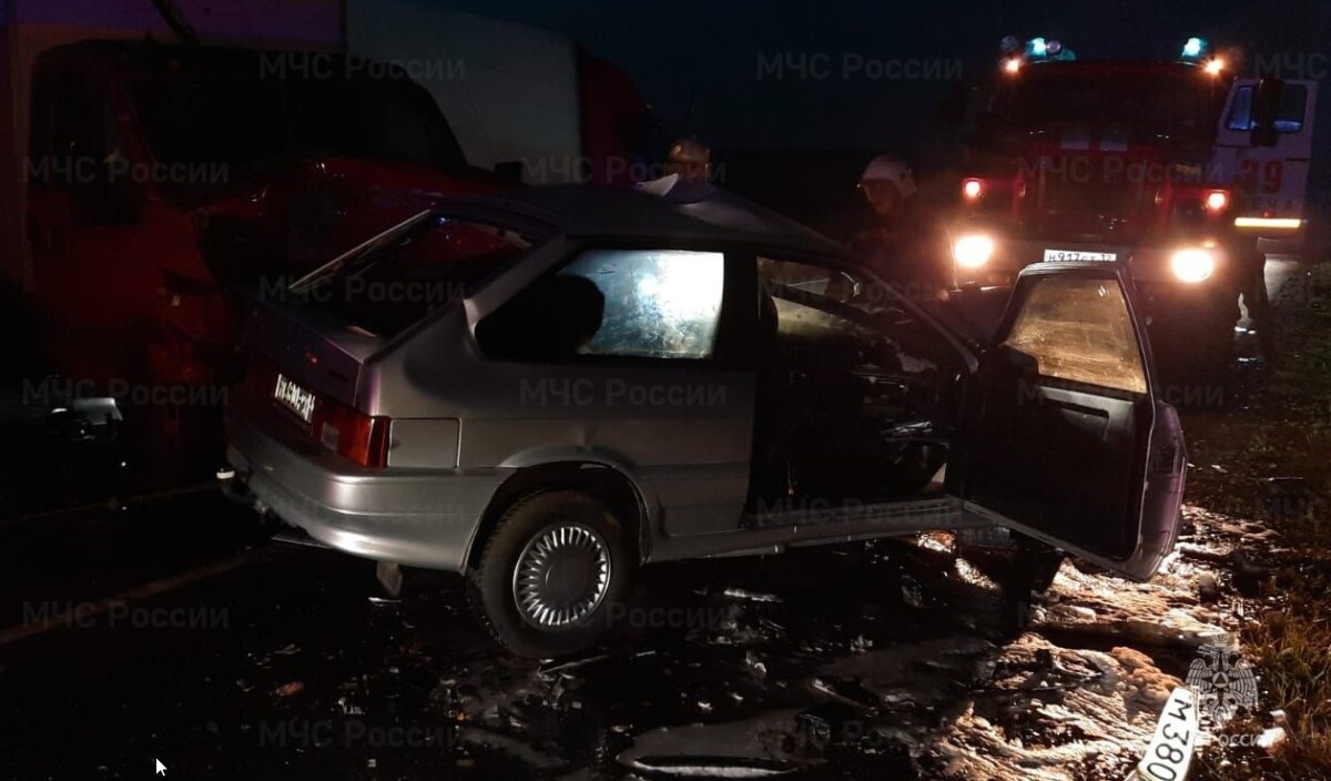 Поздним вечером на трассе в Брянской области в аварии пострадал человек
