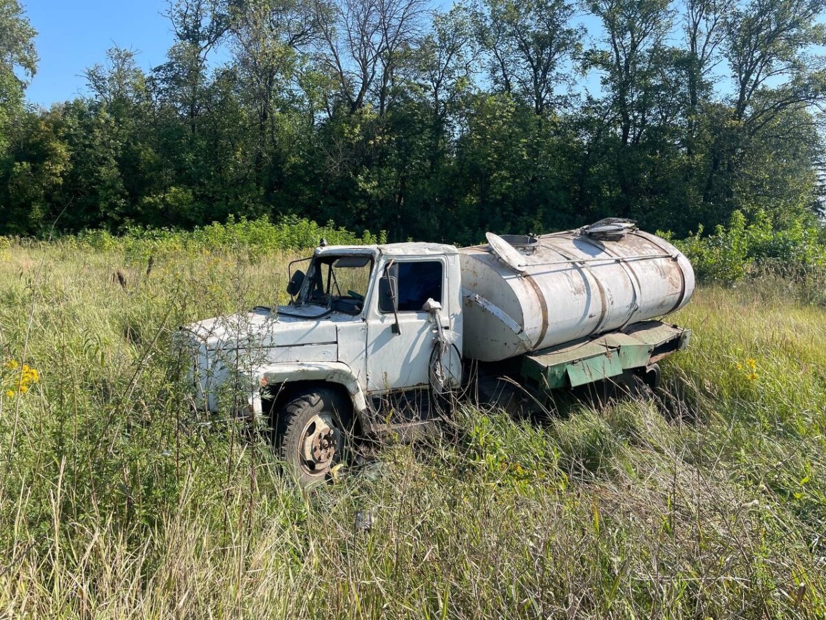 Госавтоинспекция Брянской области: водитель грузовика остался жив после столкновения с локомотивом