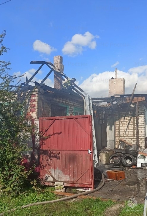 В Новозыбкове сгорел жилой дом