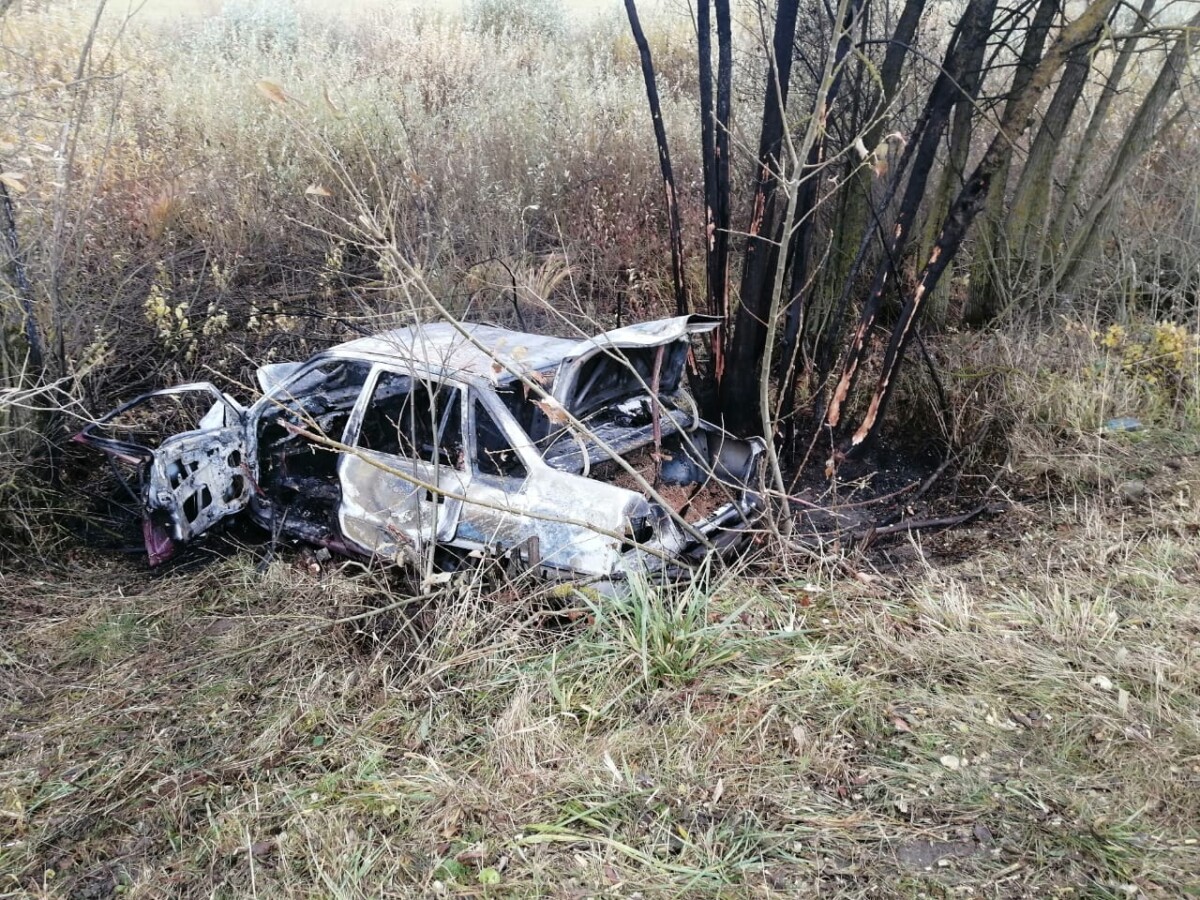 Водителя зажало в машине и он погиб на брянской трассе в Мглинском районе