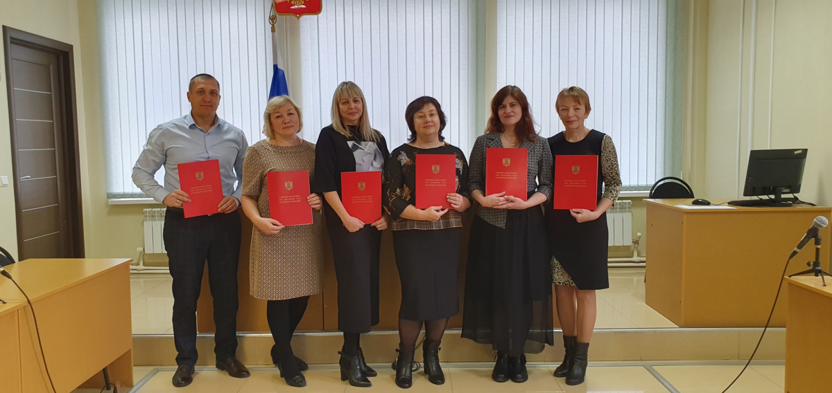 Шесть сотрудников городского суда Новозыбкова награждены за добросовестный труд