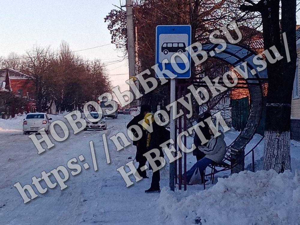 Коммунальщики уходят на третьи сутки борьбы со снегом в Новозыбкове