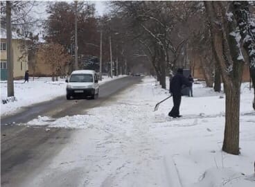 В Новозыбкове напомнили о наказании за выброс снега на проезжую часть дороги