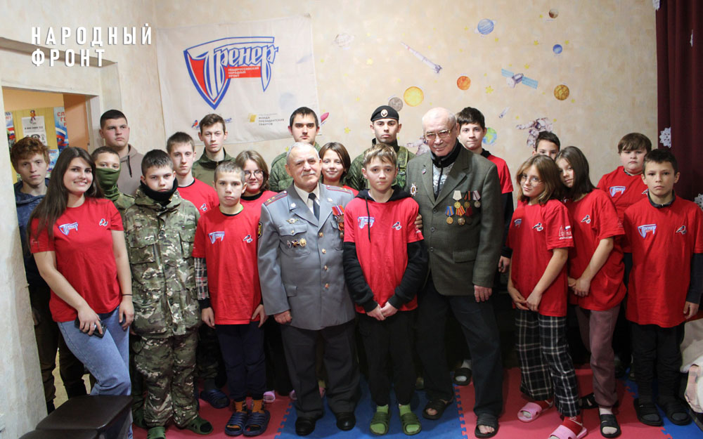 Воспитанники проекта «Тренер» из Новозыбкова встретились с военкором Игорем Анисимовым