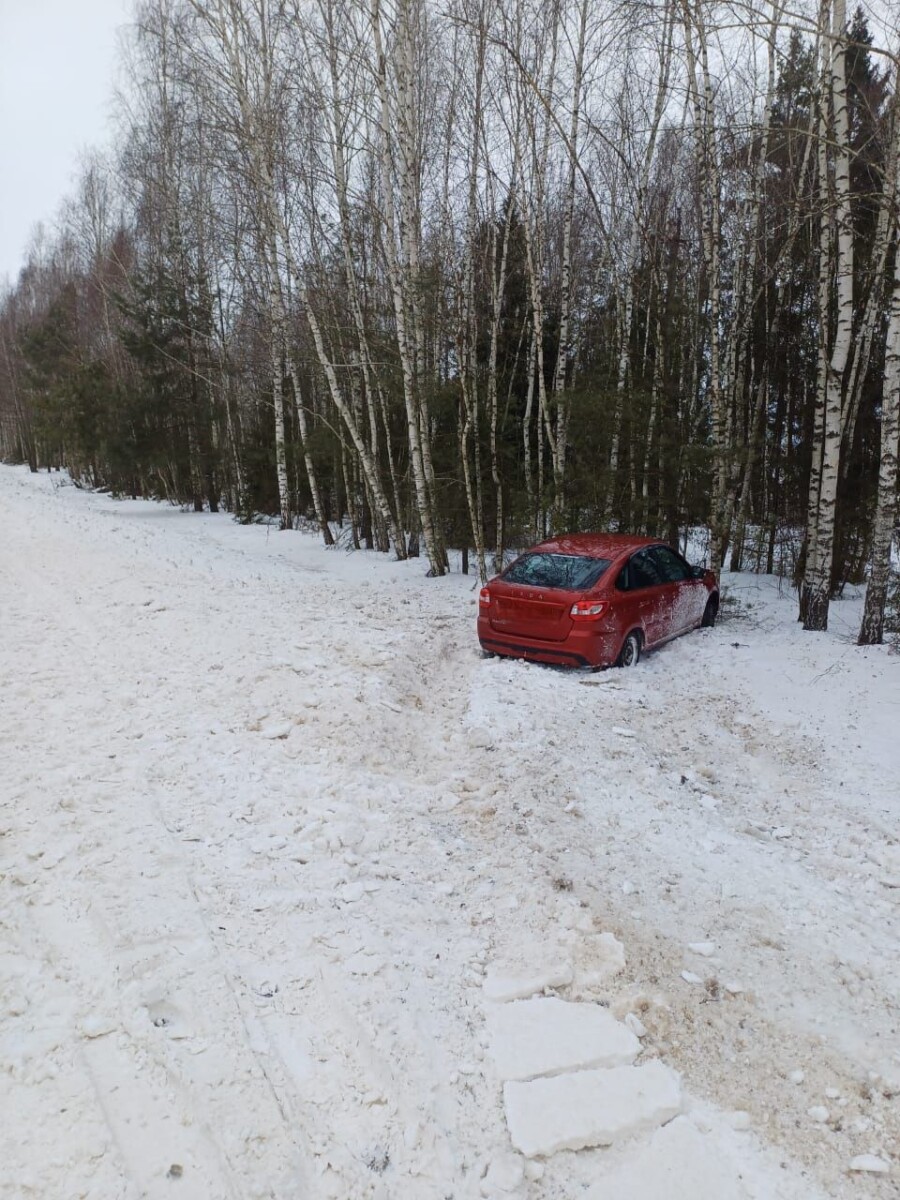 Водитель не удержала машину на трассе в Брянской области • Новозыбков.SU