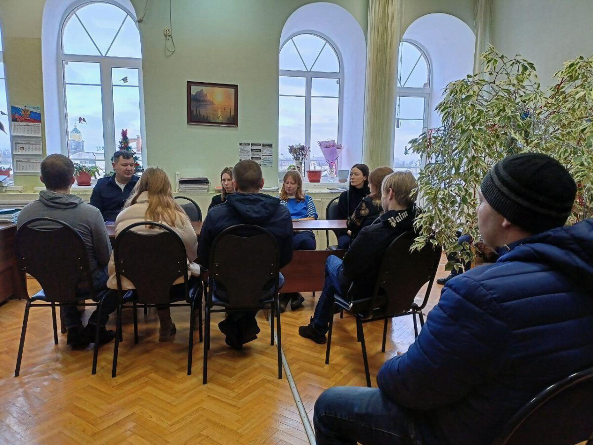 Ищущим работу рассказали об условиях службы в полиции Новозыбкова