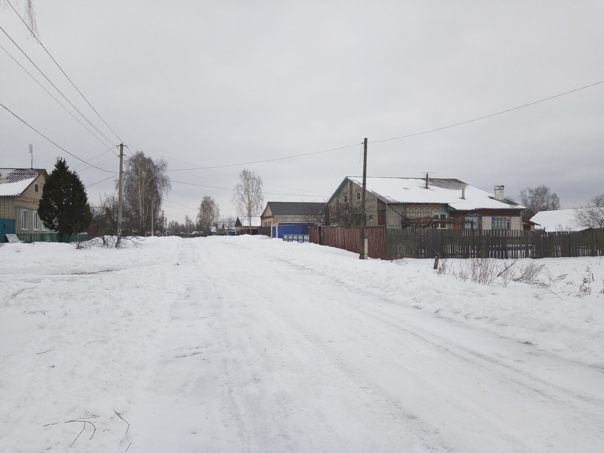 После критики во Внуковичах Новозыбковского района почистили сразу две полосы на дорогах, вместо одной