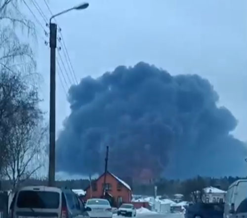 Пожар на нефтебазе в Клинцах Брянской области охватил тысячу квадратных метров