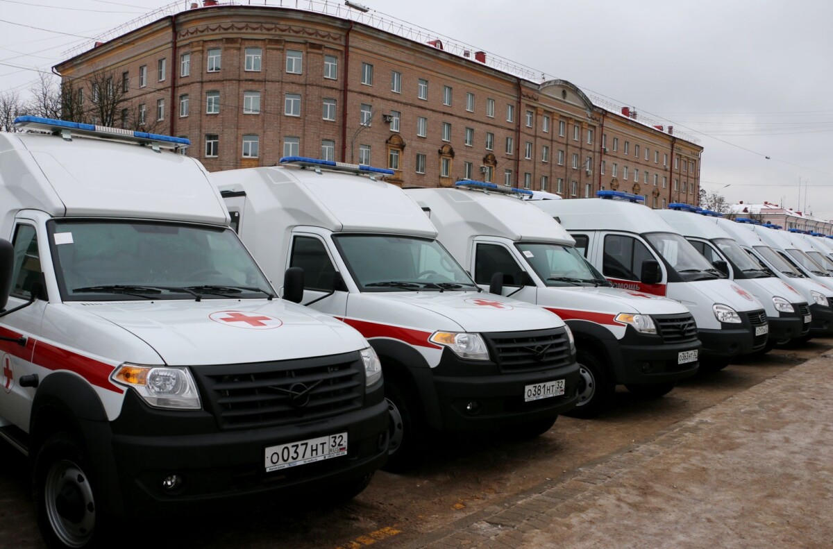 В Новозыбков сегодня доставили новый автомобиль для работы медиков