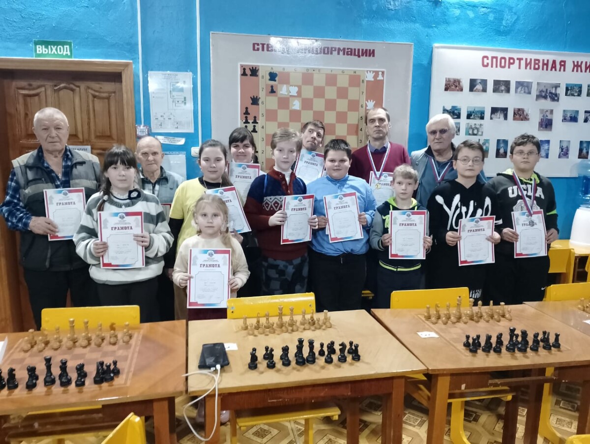 В шахматном клубе Новозыбкова прошёл Открытый турнир по быстрым шахматам, посвященный Дню защитника Отечества