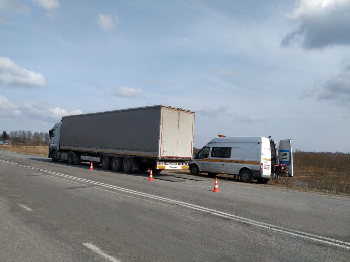 Тяжелые грузовики нанесли дорогам Брянской области ущерб на сто тысяч рублей