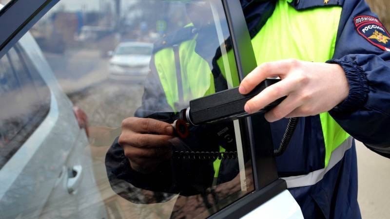 Водитель из Новозыбкова собирает коллекцию штрафов, но тонировку снять отказывается