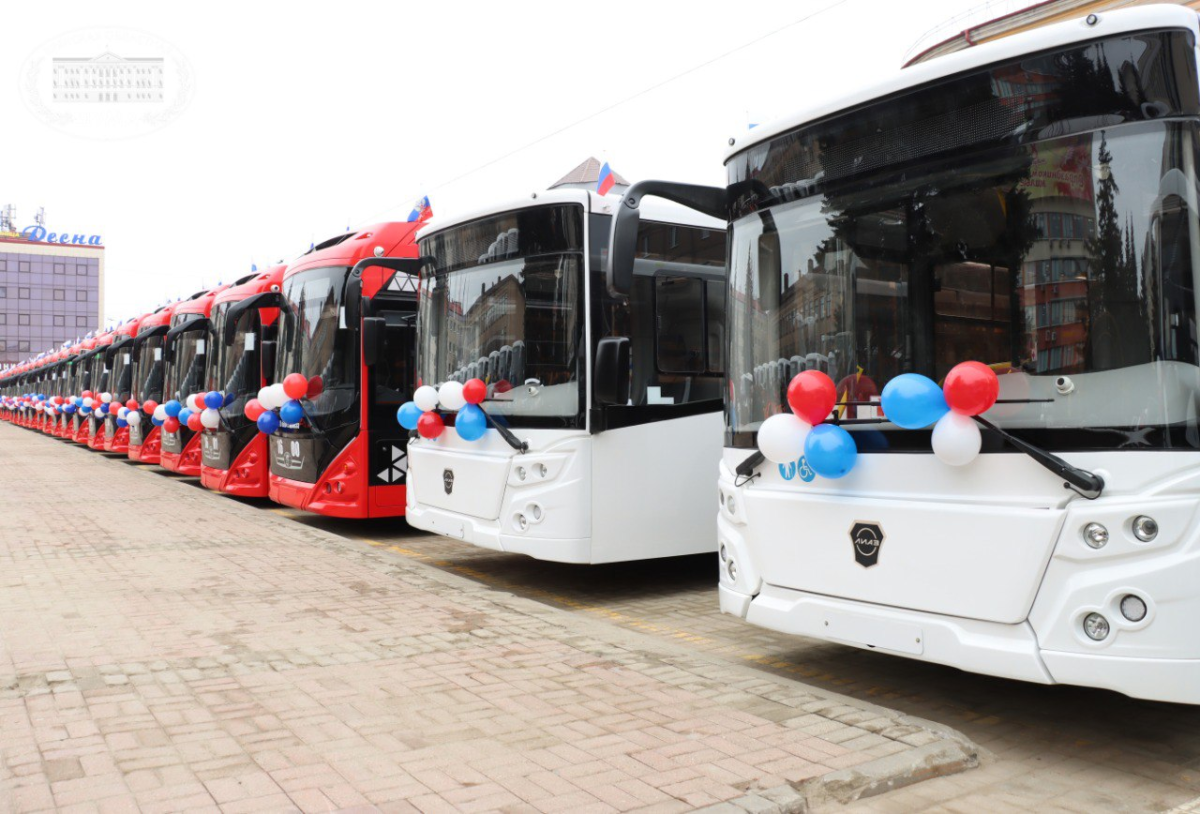 88 троллейбусов и автобусов сегодня передали муниципальным образованиям Брянской области