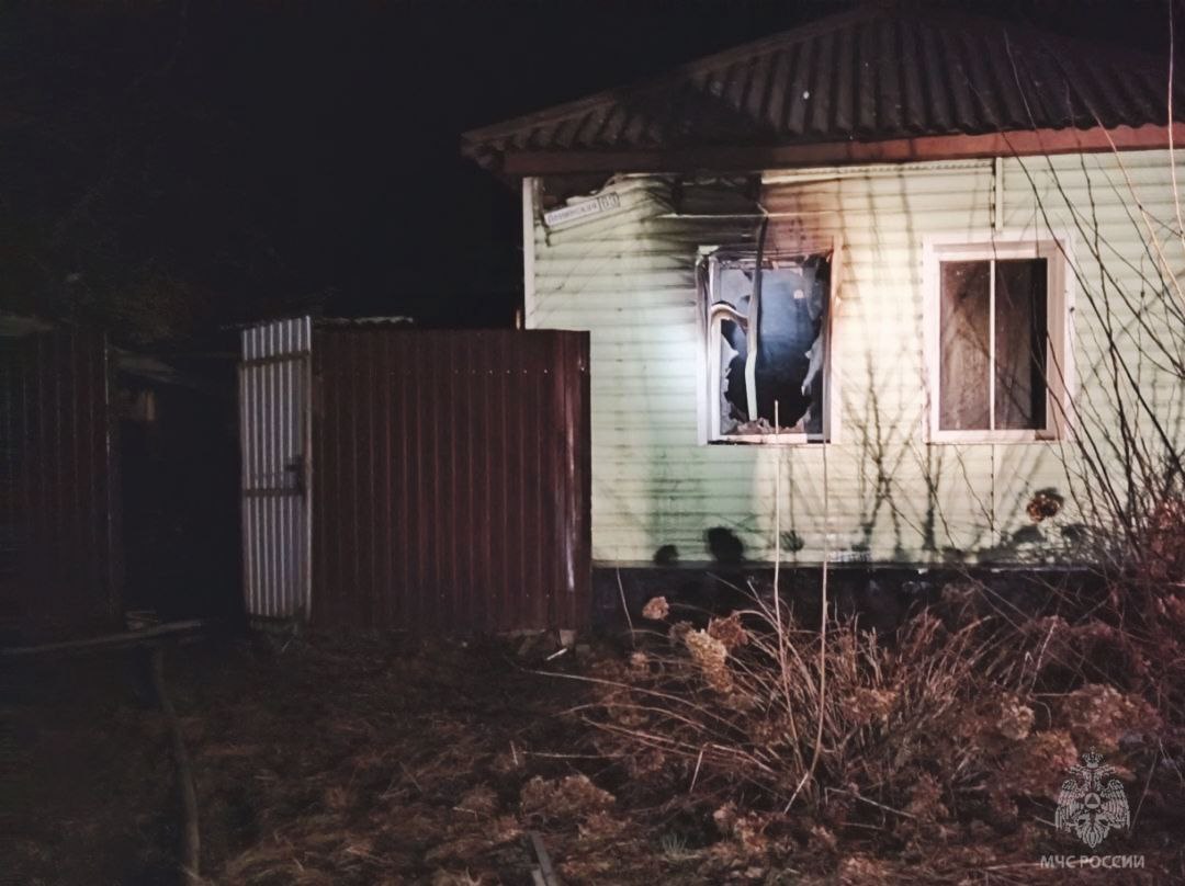 Погиб мужчина при пожаре в жилом доме в Климовском районе Брянской области  