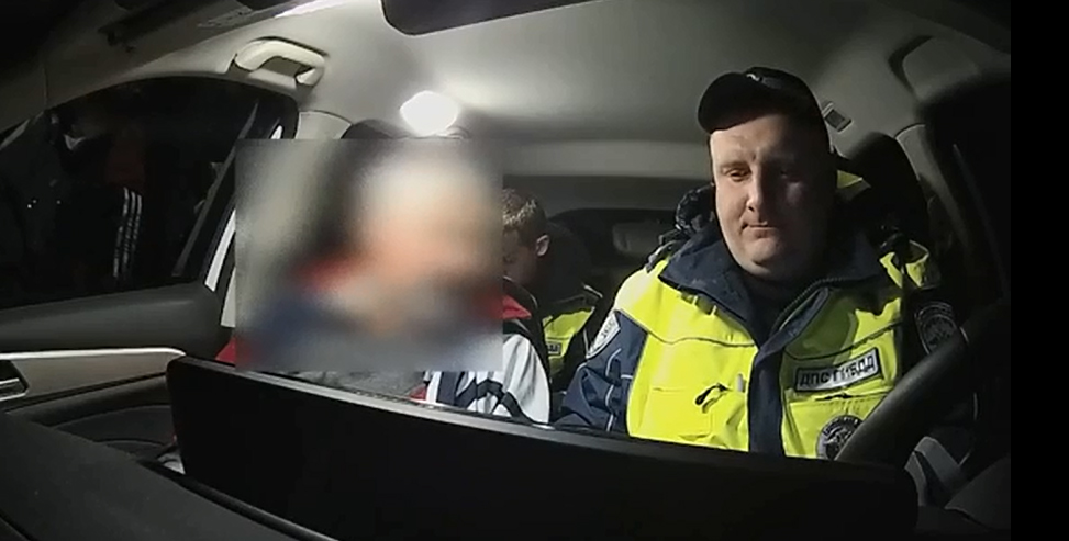 Автоинспекторы показали беседу с пьяным 72-летним водителем из Новозыбкова