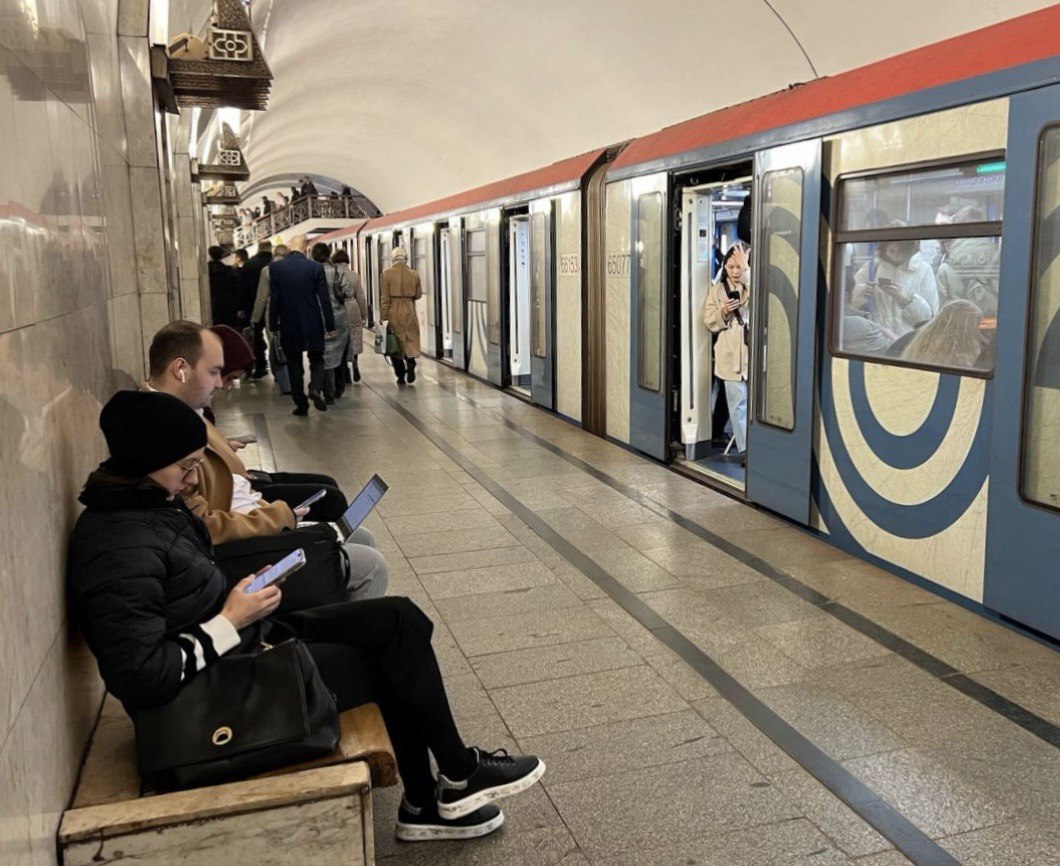 Жители Брянска стали чаще бывать в Москве и реже читать в метро •  Новозыбков.SU