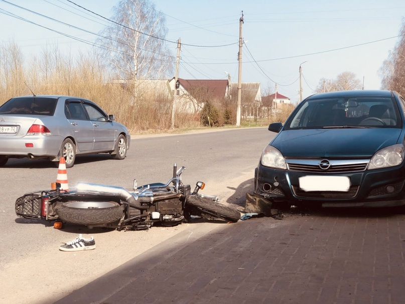 За рулем автомобиля, сбившего в Новозыбкове мотоциклиста, была женщина