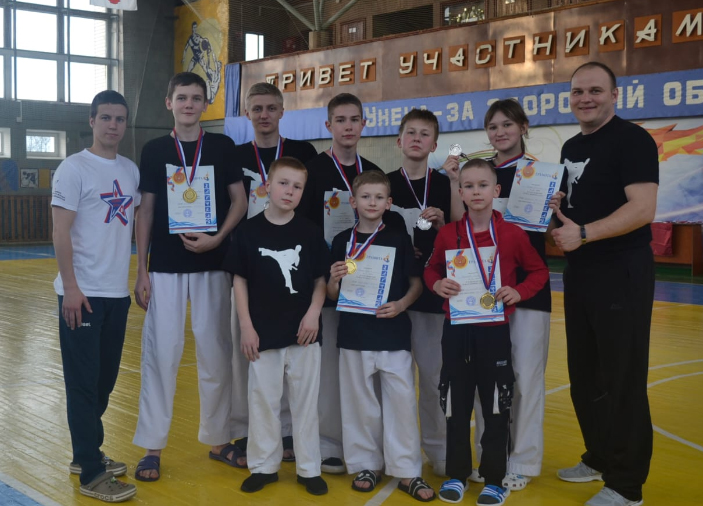 Спортсмены Новозыбкова завоевали восемь медалей на турнире по всестилевому карате