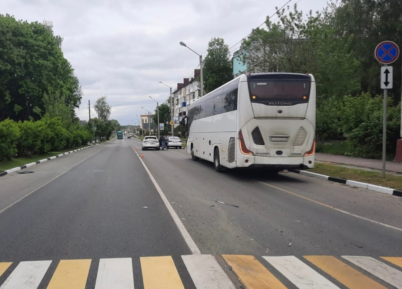 В Брянской области водитель автобуса устроил аварию