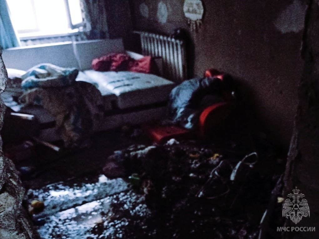При пожаре в Новозыбкове людей эвакуировали с помощью спасательных устройств
