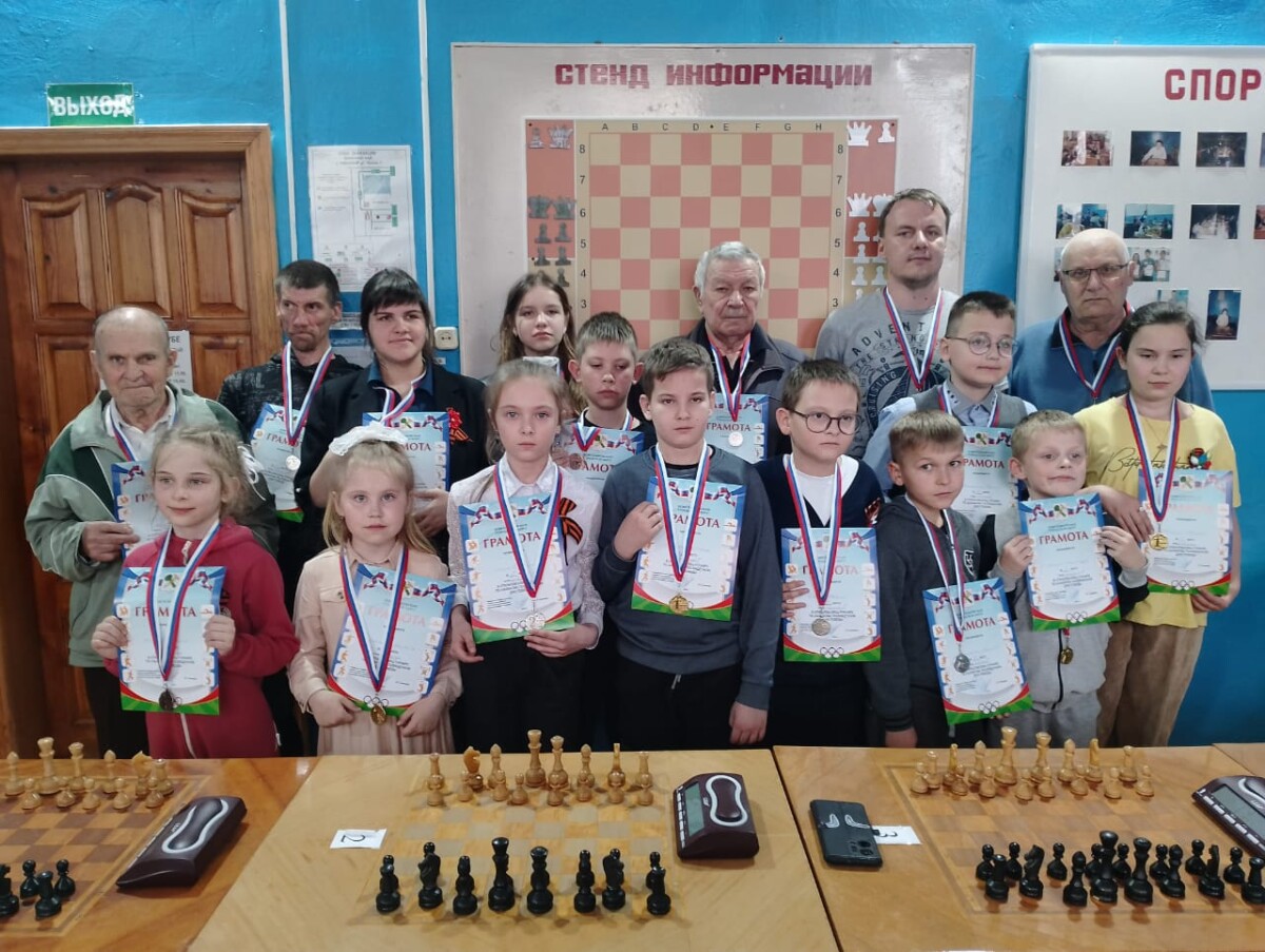 В Шахматном клубе Новозыбкова состоялся открытый блиц-турнир по шахматам, посвященный Дню Победы